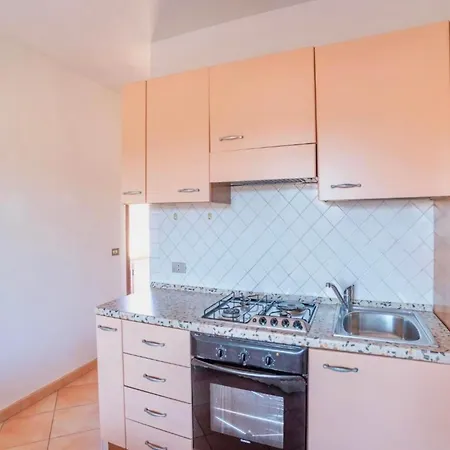 公寓 2 Beds In Marinella Just 200 Mt From The 阿兰奇湾城